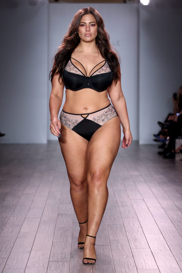 ashley-graham-lingerie-show-1.jpg